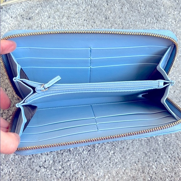 Gucci Guccissima Periwinkle Blue Zippy Wallet - Picture 6 of 9